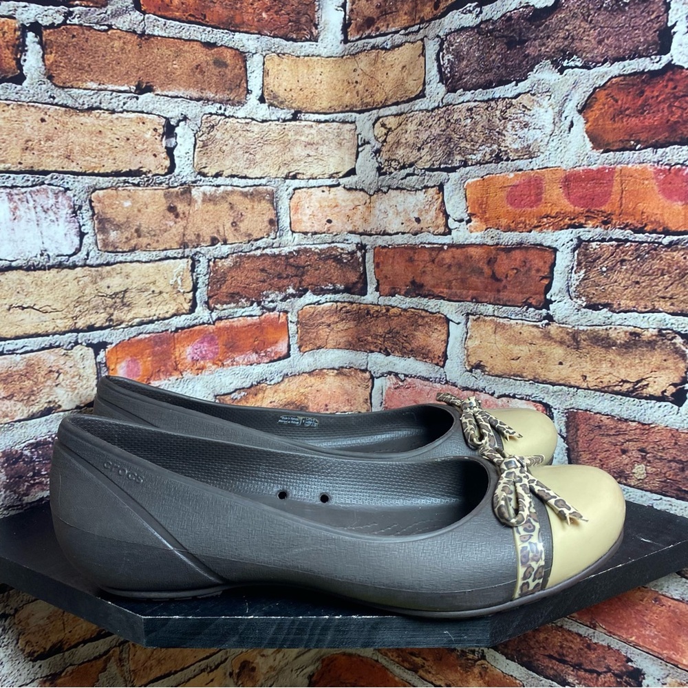 Crocs kadee bow cap toe leopard brown flats